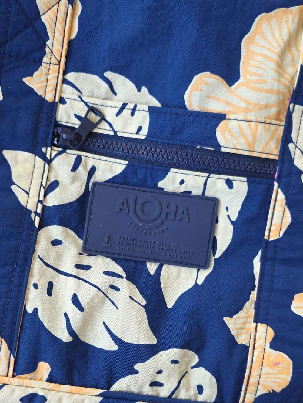 ALOHA Collection Navy Weekend Travel Bag with Cream & Peach Hibiscus - Picture 2 of 4
